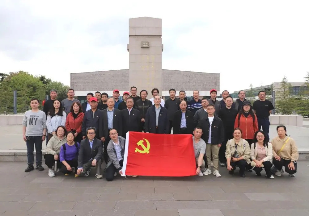 Το Party Branch Changshu Polyester Co., Ltd. οργανώνει επίσκεψη στο Yancheng New Fourth Army Memorial Hall